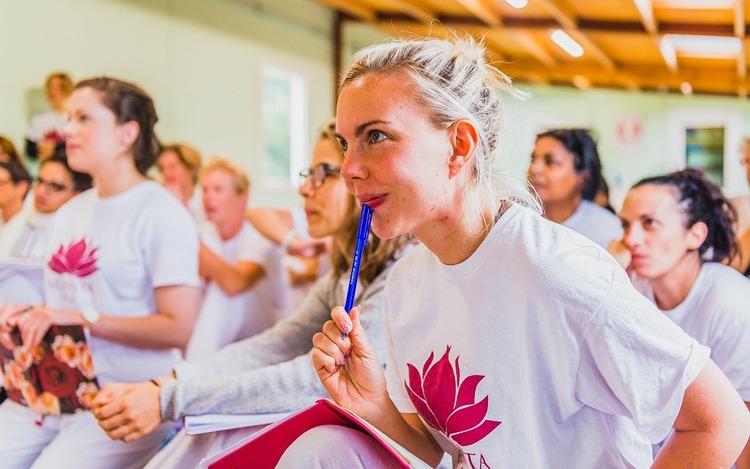 Benefícios do Jnana Yoga Benefícios do Jnana Yoga
