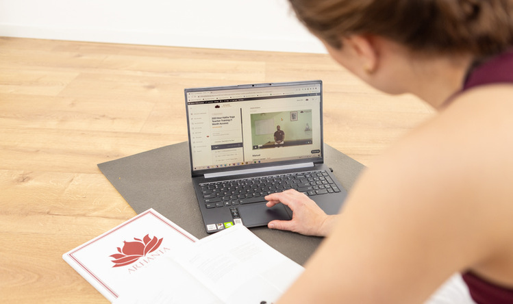 Benefits of online yoga courses for students